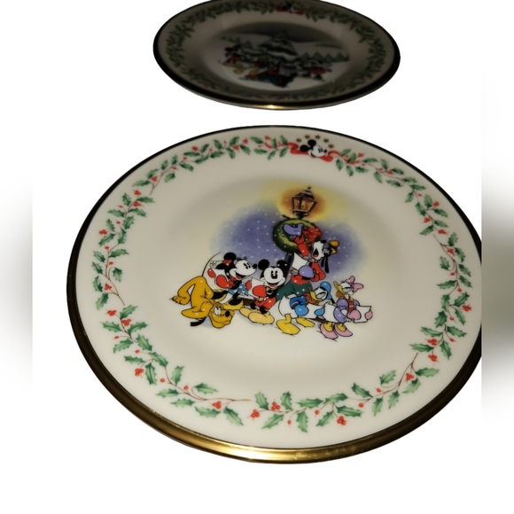 NEW 2pcs Lenox Holiday Disney Mickey Mouse Christmas Disney 2pc salad pl… - Picture 4 of 11
